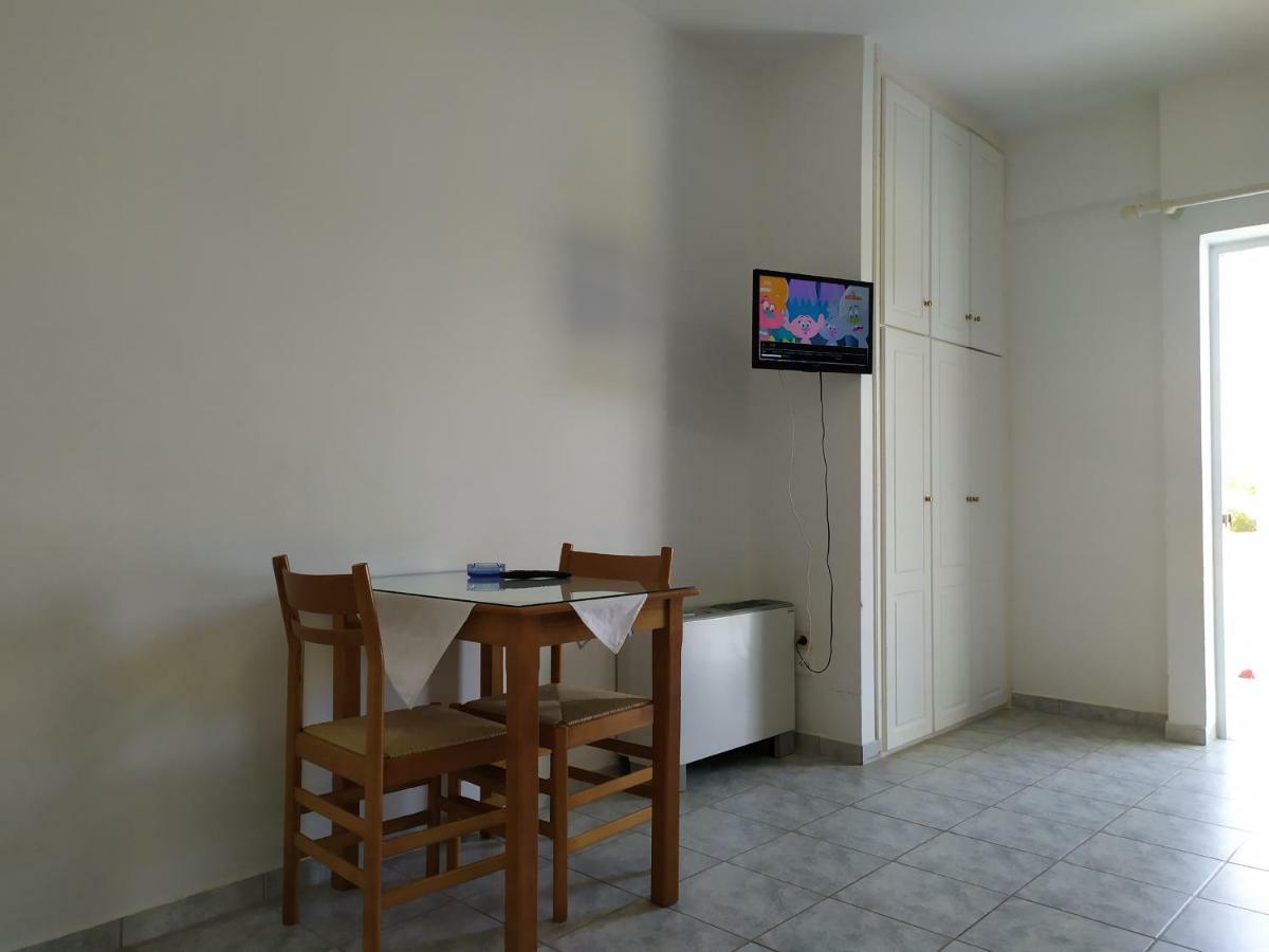 Makinia Beach Nafpaktos エクステリア 写真